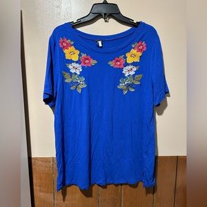 Embroidered short sleeve top